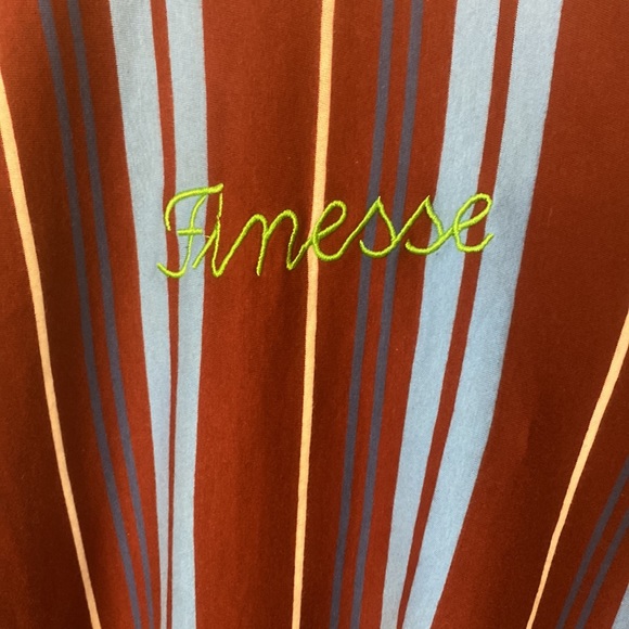 Large maroon & blue long sleeve FINESSE shirt. - Picture 3 of 4